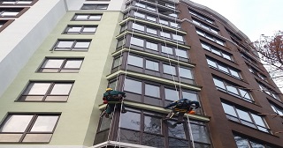 Установка крыши на балкон Салехард цена от 1048 руб. м/2.